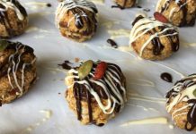 Atıştırmalık Kültürü Ve Modern Lezzet Trendleri Atıştırmalık, insanlar arasında kısa süreli ve pratik beslenmenin vazgeçilmez bir parçasıdır. Tarih boyunca farklı kültürlerde farklı atıştırmalık çeşitleri geliştirilmiştir. Antik çağlardan günümüze kadar taşınan bu pratik besinler, hem doyurucu hem de enerji verici özellikleri ile ön plana çıkmıştır. Konulu bir haber görseli.