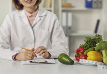 Günümüzde sağlıklı beslenme, yalnızca kilo kontrolü değil, aynı zamanda yaşam kalitesini artırmak için de büyük önem taşıyor. Beslenme uzmanları, doğru beslenme alışkanlıklarının benimsenmesinin hem fiziksel hem de zihinsel sağlığı desteklediğini belirtiyor. Özellikle yoğun iş temposu ve hızlı yaşam biçimi içinde, dengeli beslenmeye özen göstermek hayati bir rol oynuyor. Konulu bir haber görseli.