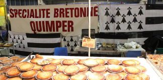 Breton Mutfağı Fransa’nın kuzeybatısında yer alan Bretagne bölgesi, hem tarihi hem de kültürel açıdan özgün bir yapıya sahiptir. Bu özgünlük mutfak kültürüne de yansımış ve Breton mutfağı zamanla Avrupa’nın en karakteristik mutfaklarından biri haline gelmiştir. Denizle çevrili olması nedeniyle özellikle balık ve kabuklu deniz ürünleri mutfakta önemli bir yer tutar. Ancak yalnızca deniz ürünleri değil, bölgenin kırsal kesiminde yetişen ürünler de mutfağa çeşitlilik katar. Konulu bir haber görseli.