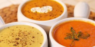 Çorba, Türk mutfağında sadece yemek başlangıcı olarak değil, aynı zamanda kültürel bir miras olarak da büyük bir öneme sahiptir. Özellikle soğuk kış günlerinde, sofralarda ilk sırada yer alan çorbalar, hem iç ısıtan lezzeti hem de sağlık açısından sunduğu faydalarla dikkat çeker. Türk kültüründe çorba, sadece besin değeriyle değil, misafirperverlik anlayışıyla da özdeşleşmiştir. Konulu bir haber görseli.