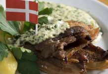 Danimarka Mutfağı Kuzeyin Yenilikçi ve Geleneksel Tatları Danimarka mutfağı, İskandinav yemek kültürünün hem geleneksel hem de modern yorumlarını barındıran zengin bir gastronomi anlayışına sahiptir. Yüzyıllar boyunca tarım, balıkçılık ve hayvancılık, ülkenin yemek kültürünün temelini oluşturmuştur. İklim ve coğrafi şartlar, sofralarda yer alan malzemelerin çeşitliliğini doğrudan etkilemiş, bu da hem sade hem de besleyici yemeklerin ortaya çıkmasını sağlamıştır. konulu bir haber görseli.