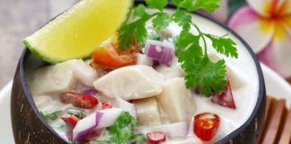 Fiji Mutfağı Fiji Mutfağı, Güney Pasifik’in en renkli adalarından biri olan Fiji’nin zengin kültürel geçmişini ve tropikal kaynaklarını sofralara taşıyan bir gastronomi anlayışıdır. Ada halkı yüzyıllar boyunca deniz ürünleri, kök sebzeler ve tropikal meyveler kullanarak kendine özgü tarifler geliştirmiştir. Hindistancevizi, balık ve taro, Fiji mutfağının temel ögelerini oluşturur. Konulu bir haber görseli