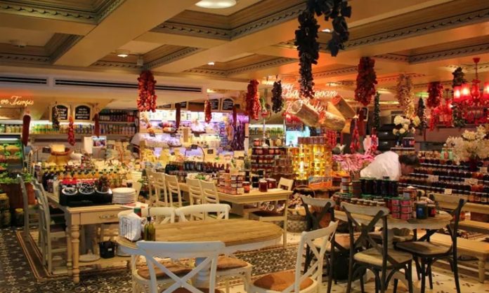 Gurme mekanlar, hem yerel hem de dünya mutfaklarının en özel lezzetlerini bir araya getiren, damak tadına önem verenler için adeta birer gastronomi cenneti. Bu mekanlar, yemek sunumundan kullanılan malzemelere, dekorasyondan atmosferine kadar her detayı özenle tasarlıyor. Şehirlerdeki gurme noktalar, yalnızca yemek yemek için değil, aynı zamanda unutulmaz bir deneyim yaşamak isteyenler için de cazip hale geliyor. Konulu bir haber görseli.