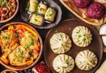 Kafkasya mutfağı, coğrafi konumu ve kültürel çeşitliliği sayesinde oldukça zengin ve renkli bir yapıya sahiptir. Bölge tarih boyunca Perslerden Osmanlılara, Ruslardan Araplara kadar birçok uygarlığın etkisi altında kalmıştır. Bu etkileşimler yemek kültürünü de şekillendirmiş, bugün ortaya çıkan çeşitlilik adeta bir mozaik haline gelmiştir. Dağlık coğrafya sebebiyle hem tarım ürünleri hem de hayvansal gıdalar mutfakta önemli bir yer edinmiştir. Konulu bir haber görseli