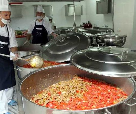 Kazan yemeği, özellikle geleneksel mutfaklarda uzun yıllardır sofraların vazgeçilmez yemeklerinden biri olarak bilinir.