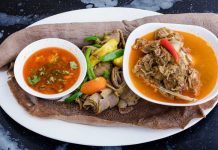 Kenya, Afrika kıtasının doğusunda yer alan ve farklı kültürlerin bir araya gelerek oluşturduğu köklü bir geçmişe sahip ülkelerden biridir. Bu çeşitlilik, Kenya mutfağı üzerinde büyük bir etki bırakmış, ülkenin yemek kültürünü benzersiz bir hale getirmiştir. Kenya’nın geniş toprakları, farklı etnik grupları ve tarihi geçmişi, sofralara hem Afrika'nın yerel lezzetlerini hem de Arap, Hint ve Avrupa mutfaklarının izlerini taşımaktadır. Bugün Kenya mutfağı, hem turistler hem de yerel halk için kültürel bir miras olarak büyük önem taşımaktadır. Konulu bir haber görseli.