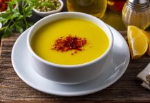 Kışa Özel Sıcak Çorbalar İçinizi Isıtan Geleneksel Tatlarla Geri Dönüyor Kış ayları, soğuk havaların etkisiyle birlikte hem vücudumuzun hem de ruhumuzun sıcaklığa daha çok ihtiyaç duyduğu zamanlardır. Bu dönemde sofraların vazgeçilmezi olan sıcak çorbalar, yalnızca bedeni değil, iç dünyayı da ısıtan bir rol üstlenir. Özellikle uzun ve zorlu geçen kış günlerinde, bir kâse sıcak çorba hem doyurucu hem de moral verici bir etki yaratır. Konulu bir haber görseli.