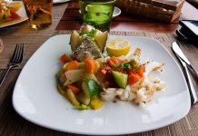 Mauritius Mutfağı Mauritius Mutfağı, Hint Okyanusu’nda yer alan ada ülkesi Mauritius’un zengin kültürel geçmişini yansıtır. Ada mutfağı, Fransız, Hint, Afrika ve Çin etkilerini harmanlayarak kendine özgü bir tat profili oluşturur. Bu çeşitlilik, Mauritius yemeklerini hem renkli hem de aromatik bir hale getirir. Konulu bir haber görseli.