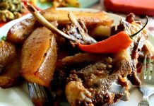 Nagaland Mutfağı, Hindistan’ın kuzeydoğu bölgesinde yer alan Nagaland eyaletine özgü geleneksel yemek kültürünü temsil eder. Bölge, et ve taze sebzelerle zenginleşmiş bir gastronomi mirasına sahiptir. Tarih boyunca Nagaland halkı, tarım ve avcılıkla geçim sağlamış, bu da mutfağın malzeme çeşitliliğine yansımıştır. Konulu bir haber görseli.