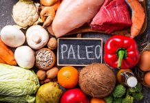 Paleo diyeti, modern beslenme alışkanlıklarından uzaklaşıp atalarımızın doğal beslenme yöntemlerine yaklaşmayı hedefleyen bir yaşam tarzıdır. Bu beslenme biçimi, işlenmiş gıdaları hayatımızdan çıkararak vücudun ihtiyaç duyduğu temel besinleri doğal yollarla almayı teşvik eder. Paleo tarifleri, yalnızca kilo kontrolü sağlamakla kalmaz, aynı zamanda bağışıklık sistemini güçlendirir ve enerji seviyelerini artırır. Günümüzde, sağlıklı yaşam arayışında olan pek çok kişi bu yöntemle beslenerek kendini daha zinde ve mutlu hissetmektedir. Konulu bir haber görseli.