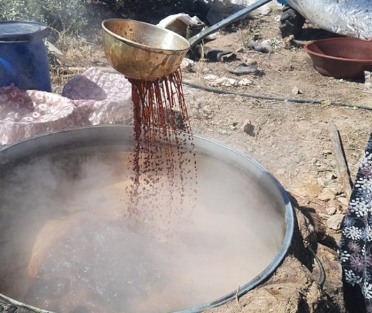 Pekmez kaynatma tekniği, tat ve kıvam açısından en kaliteli sonucu verir.