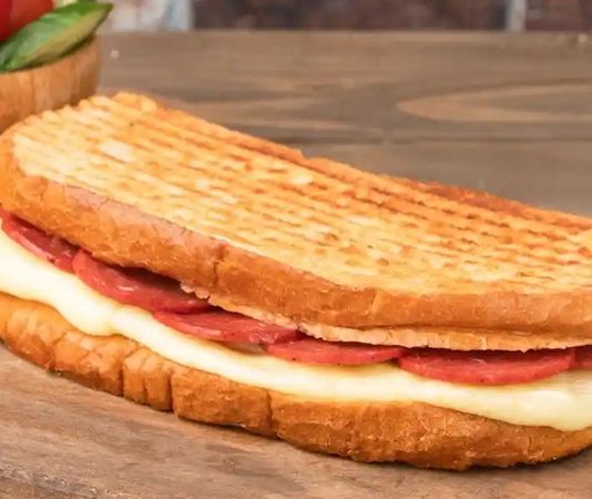 Pratik yemekler devreye giriyor. Hem kısa sürede hazırlanabilen hem de lezzetli seçenekler, günün her saatinde hayat kurtarıcı olabiliyor.