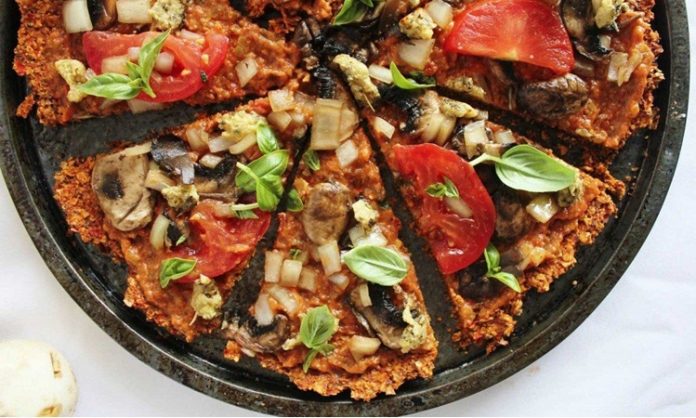 Son yıllarda sağlıklı yaşam ve çevre bilinci arttıkça vejetaryen tarifler giderek daha fazla ilgi görüyor. Hayvansal et ürünlerini içermeyen bu tarifler, hem besleyici hem de lezzetli alternatifler sunuyor. Dünya mutfaklarında farklı kültürlerden esinlenen vejetaryen yemekler, sebzelerden baklagillere kadar geniş bir yelpazede malzemelerle hazırlanıyor. Konulu bir haber görseli.