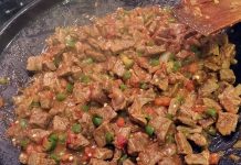 Sacda pişirme, yüzyıllardır sofralarımızda yer alan geleneksel bir yöntemdir. Bu teknik, hem et hem sebze yemeklerinde kullanılabilir ve yiyeceklerin doğal lezzetini korumasını sağlar. Sac, yüksek ısıya dayanıklı özel bir metal tava olarak bilinir ve yemeklerin kısa sürede pişmesine imkan tanır. Konulu bir haber görseli.