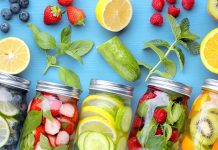 Günümüz modern yaşam tarzı, insanları daha fazla işlem görmüş gıdalara, hareketsizliğe ve stresli tempolara maruz bırakıyor. Bu durum, vücudun zamanla toksin biriktirmesine ve metabolizmanın yavaşlamasına yol açabiliyor. Detox kavramı, bu zararlı birikimlerin vücuttan doğal yollarla atılmasını destekleyen bir yaşam biçimini tanımlar. Yalnızca kilo vermek ya da zayıflamak amacıyla değil, aynı zamanda enerjiyi artırmak, bağışıklığı güçlendirmek ve sindirimi rahatlatmak için de tercih ediliyor. Konulu bir haber görseli.