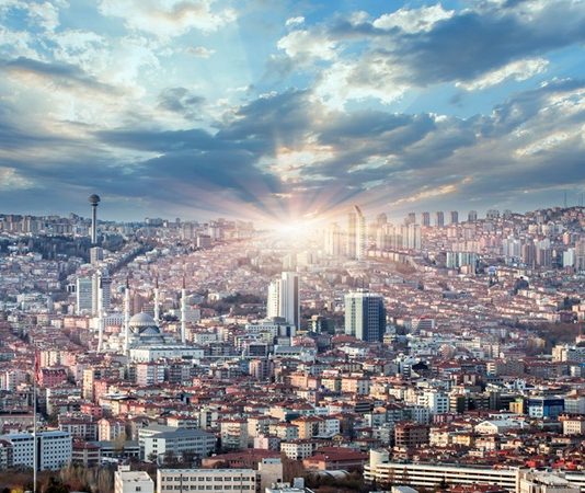 Şehir yemekleri, yalnızca beslenme ihtiyacını karşılamakla kalmaz, aynı zamanda bir toplumun geçmişinden günümüze taşıdığı değerlerin de temsilcisidir.