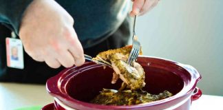 Yavaş pişirme, hem sağlıklı hem de lezzetli yemekler hazırlamak isteyenler için son yıllarda giderek daha popüler hale gelmiştir. İngilizce adıyla slow cooking, düşük ısıda uzun süre pişirme yöntemidir ve genellikle özel slow cooker cihazlarıyla uygulanır. Bu yöntem, yemeklerin aromasını ve besin değerini korurken, yoğun lezzetler ortaya çıkarır. Konulu bir haber görseli.