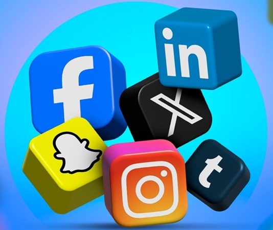 Sosyal medyanın hayatımızdaki yeri her geçen gün daha da güçleniyor. Artık yalnızca iletişim kurmak ya da gündemi takip etmek için değil, yemek kültürünü keşfetmek ve yaymak için de platformlar kullanılıyor. Özellikle Instagram, TikTok ve YouTube gibi mecralarda paylaşılan yemek tarifleri, sokak lezzetleri videoları ve estetik sunumlar, gastronomi dünyasında yeni trendlerin doğmasına neden oluyor. Konulu bir haber görseli.