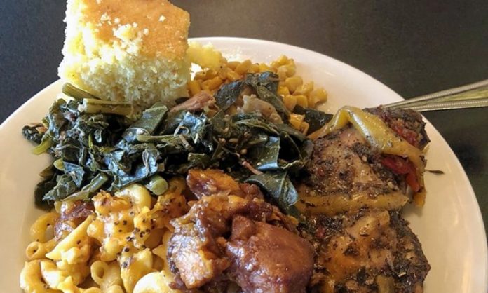Soul Mutfağı Soul Food, Amerika Birleşik Devletleri’nin güney bölgelerinde ortaya çıkan ve Afro-Amerikan topluluklarının yemek kültürünü yansıtan geleneksel bir mutfaktır. Bu mutfak, Afrika kökenli yemek gelenekleri ile Güney Amerika ve Avrupa etkilerini birleştirir. Özellikle Georgia, Louisiana ve South Carolina gibi eyaletlerde yaygın olan Soul Food, hem aile sofralarının hem de toplumsal etkinliklerin vazgeçilmez bir parçasıdır. Konulu bir haber görseli.