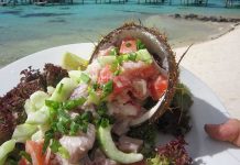 Tahiti Mutfağı, Fransız Polinezyası’nın en büyük adası olan Tahiti’nin zengin kültürel ve tarihsel geçmişini sofralara taşıyan bir gastronomi anlayışıdır. Ada halkı yüzyıllardır deniz ürünleri, tropikal meyveler ve kök sebzeleri kullanarak kendine özgü tarifler geliştirmiştir. Hindistancevizi, balık ve taro, Tahiti mutfağının temel ögelerindendir. Konulu bir haber görseli.