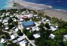 Tokelau Mutfağı Tokelau Mutfağı, Güney Pasifik’in küçük adalar topluluğu Tokelau’nun geleneksel beslenme alışkanlıklarını ve kültürel geçmişini yansıtır. Ada halkı, yüzyıllardır deniz ürünleri, tropikal meyveler ve kök sebzeler kullanarak kendine özgü tarifler geliştirmiştir. Hindistancevizi, taro, balık ve muz, Tokelau mutfağının temel ögeleri arasında yer alır. Konulu bir haber görseli.