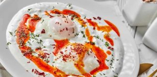 Çlbır, günümüzde de kahvaltı sofralarının vazgeçilmezlerinden biri olmayı sürdürmektedir.