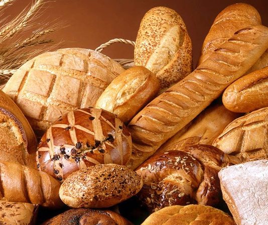 Unlu mamuller, mutfak kültürlerinin vazgeçilmez unsurlarından biri olarak hem günlük hayatın hem de özel günlerin en keyifli lezzetlerini sunar. Unlu mamuller, ekmekten böreğe, pastadan kurabiyeye kadar geniş bir yelpazede sofraları zenginleştirir. Geleneksel tarifler, modern yorumlarla bir araya geldiğinde, hem tat hem de estetik açıdan unutulmaz bir deneyim sunar. Konulu bir haber görseli.