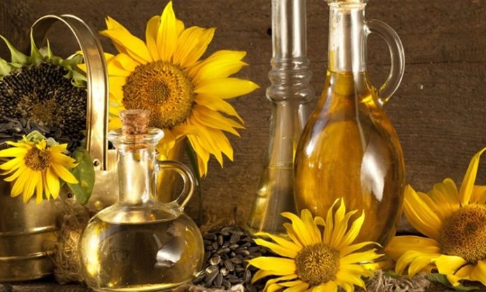 Yağ enjekte ederek pişirme, özellikle et pişirme tekniklerinde devrim niteliğinde bir yöntem olarak öne çıkar. Bu teknik, etlerin içine direkt olarak yağ enjekte edilerek pişirilmesini sağlar ve böylece hem lezzet hem de nem oranı artırılır. Yağ enjekte ederek pişirme, özellikle büyük et parçaları ve tavuk gibi protein kaynaklarında tercih edilir. Konulu bir haber görseli.