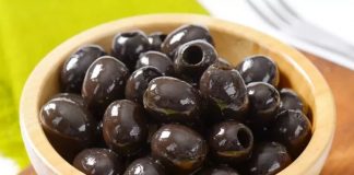 Zeytin, sadece besin kaynağı olarak değil, aynı zamanda köklü bir mirasın temsilcisi olarak da değer görüyor. Türkiye’nin farklı bölgelerinde bulunan asırlık ağaçlar, bu ürünün ne kadar eskiye dayandığını gösteriyor.