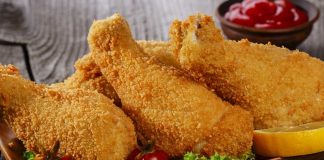 But tavuk, mutfaklarda hem pratik hem de lezzetli bir protein kaynağı olarak ön plana çıkıyor. Hazırlarken dikkat edilmesi gereken en önemli unsurlardan biri tavuğun tazeliğidir. Taze but tavuk, hem aromasını korur hem de pişirme sırasında suyunu kaybetmez. Kasap veya marketten satın alırken tavuğun rengi ve kokusu her zaman kontrol edilmelidir. Konulu bir haber görseli.