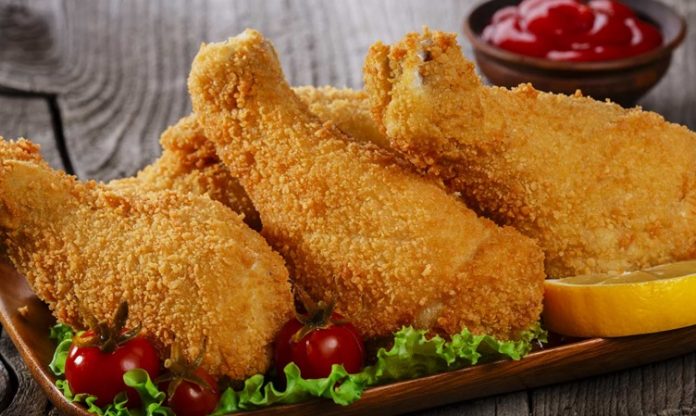 But Tavuk Lezzetinin Sırları ve Hazırlama Tüyoları But tavuk, mutfaklarda hem pratik hem de lezzetli bir protein kaynağı olarak ön plana çıkıyor. Hazırlarken dikkat edilmesi gereken en önemli unsurlardan biri tavuğun tazeliğidir. Taze but tavuk, hem aromasını korur hem de pişirme sırasında suyunu kaybetmez. Kasap veya marketten satın alırken tavuğun rengi ve kokusu her zaman kontrol edilmelidir. Konulu bir haber görseli.