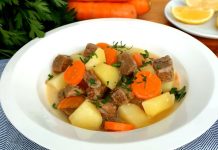 Evlerde en çok tercih edilen yemeklerden biri olan et haşlama, hem besleyici hem de lezzetli bir öğün alternatifi sunar. Yemeğin lezzeti, kullanılacak etin tazeliği ve pişirme süresine bağlı olarak değişir. Özellikle dana ve kuzu eti, haşlama yemeklerinde sıkça tercih edilir. Etin doğru şekilde haşlanması, yemeğin yumuşak ve sulu olmasını sağlar. Etin yağ oranı, kemikli veya kemiksiz oluşu da haşlamanın kıvamını etkiler. Konulu bir haber görseli.