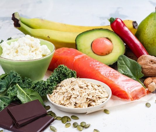 Günümüzde insanlar yaşam tarzlarını yeniden gözden geçiriyor ve daha sağlıklı bir hayat için adımlar atıyor. Fit & sağlıklı seçenekler bu noktada ön plana çıkıyor. Hem bedensel hem de zihinsel sağlık için dengeli beslenme ve doğru tercihler yapmak büyük önem taşıyor. Günlük hayatta bilinçli seçimler yapıldığında daha enerjik, daha dirençli ve daha mutlu bir yaşam mümkün hale geliyor. Konulu bir haber görseli.