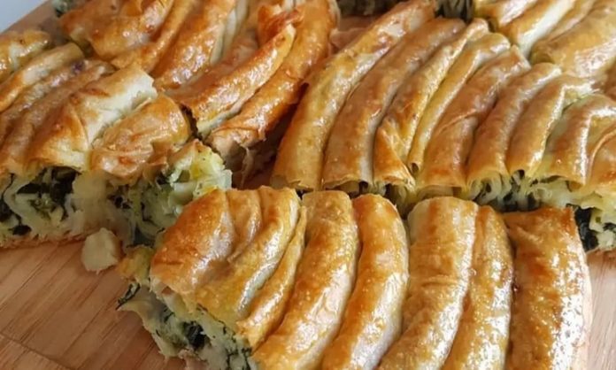 Ispanaklı Börek Geleneksel Lezzetin Modern Sunumu Ispanaklı börek, hem kahvaltı sofralarının hem de özel davetlerin vazgeçilmez lezzetlerinden biridir. İncecik açılmış yufkaların arasında yer alan ıspanak, böreğe hem doğal bir renk hem de zengin bir besin değeri katar. Ispanaklı börek, özellikle ev yapımı olduğunda, hem lezzet hem de sağlık açısından sofralara değer katar. Bu yazımızda ıspanaklı böreğin tarihçesinden malzeme seçimlerine, hazırlık aşamalarından pişirme tekniklerine kadar detaylı bilgiler bulabilirsiniz. Konulu bir haber görseli.