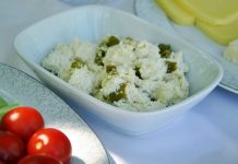 Lor Peynirli Meze: Sofraların Hafif ve Lezzetli Seçeneği Lor peynirli meze, Türk mutfağının hafif ve besleyici tatlarından biri olarak sofralarda kendine özel bir yer bulur. Özellikle davet sofralarında, kahvaltılarda veya aperatif olarak sunulan bu mezeler, hem pratik hem de lezzetli bir seçenek oluşturur. Lor peyniri, düşük yağ oranı ve hafif tadı ile mezelerde yoğun bir lezzet dengesi sağlar. Mezeler, çeşitli sebzeler, baharatlar ve taze otlarla birleştiğinde sofralara renk ve aroma katar. Konulu bir haber görseli.