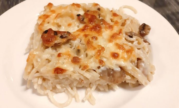 Makarna Graten Fırın Lezzetiyle Gelen İştah Açıcı Tat Makarna graten, İtalyan mutfağından dünyaya yayılan fırın yemeklerinden biridir. Makarna ve peynirin birleşimi ile ortaya çıkan bu tarif, özellikle çocuklar ve yetişkinler tarafından sıkça tercih edilir. Kökeni, 18. yüzyılın sonlarına kadar uzanan graten teknikleriyle hazırlanmıştır. Konulu bir haber görseli.
