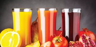 Meyve suyu, günlük beslenmede önemli bir yere sahiptir ve vücudun ihtiyaç duyduğu vitamin ve mineralleri sağlar. Taze sıkılmış meyve suyu, özellikle C vitamini açısından zengindir ve bağışıklık sistemini güçlendirmeye yardımcı olur. Günlük enerji ihtiyacını desteklerken aynı zamanda metabolizmanın düzenli çalışmasına katkıda bulunur. Konulu bir haber görseli.