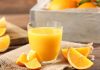 Portakal suyu, sağlıklı yaşamın vazgeçilmez içeceklerinden biri olarak öne çıkıyor. Portakal suyu, yüksek oranda C vitamini içerir ve bağışıklık sistemini güçlendirmeye yardımcı olur. Özellikle kış aylarında hastalıklara karşı koruyucu etkisi ile bilinir. Düzenli olarak tüketilen taze portakal suyu, enerji seviyelerini artırır ve günlük vitamin ihtiyacını karşılamaya katkı sağlar. Konulu bir haber görseli.