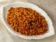 Sebzeli bulgur pilavı, Türk mutfağında hem besleyici hem de pratik bir yemek olarak bilinir. Yüzyıllardır sofralarda yer alan bu tarif, özellikle bulgurun besin değerleriyle birleştiğinde hem doyurucu hem de sağlıklı bir öğün sunar.