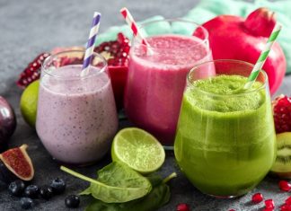Smoothie: Sağlıklı ve Lezzetli İçeceğin Yeni Trendi Smoothie, taze meyve ve sebzelerin blender yardımıyla püre haline getirilmesiyle hazırlanan sağlıklı içeceklerdir. Son yıllarda sağlıklı beslenme trendlerinin yükselmesiyle birlikte smoothie tüketimi oldukça artmıştır. Bu içecekler, vitamin ve mineral açısından zengin oldukları için hem enerji verir hem de bağışıklık sistemini güçlendirir. Konulu bir haber görseli.