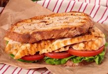 Tavuklu Sandviç: Lezzetin Pratik Ve Sağlıklı Adresi Tavuklu sandviç, günümüzde en çok tercih edilen pratik öğünlerden biri olarak öne çıkar. Kökeni, 20. yüzyılın başlarına kadar uzanan bu sandviç, hızlı hazırlanan ve doyurucu bir yemek alternatifi olarak popülerlik kazanmıştır. İlk olarak Amerika ve Avrupa’da yaygınlaşan tavuklu sandviç, kısa sürede dünya mutfaklarında standart bir seçenek haline gelmiştir. Konulu bir haber görseli.