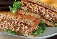 Ton balıklı sandviç, sağlıklı ve pratik öğün arayışının bir sonucu olarak ortaya çıkmıştır. İlk kez 20. yüzyılın ortalarında Amerika’da popülerleşen bu sandviç, kısa sürede dünya mutfaklarında kendine yer buldu. Balığın protein değeri ve düşük yağ oranı, ton balıklı sandviçi besleyici bir alternatif haline getirir. Konulu bir haber görseli.