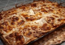 İtalyan Mutfağının Üç Büyükler Buluşması Fırında Lazanya Penne Arabiata ve Spagetti Bolonez İtalyan mutfağı, dünyanın dört bir yanında lezzet ve tutku ile anılan bir gastronomi geleneğidir. Bu mutfağın derinliğini ve çeşitliliğini en iyi yansıtan üç ikonik yemek, Bolonya’nın katmanlı zenginliği Fırında Lazanya, aynı bölgenin klasik et sosu Spagetti Bolonez ve Roma’nın ateşli sadeleştirilmiş lezzeti Penne Arabiata'dır. Her biri farklı bir hazırlık tekniği ve tarihi arka plana sahip olan bu üçlü, İtalya'nın bölgesel mutfak kimliklerini ve makarna kültürünün çeşitliliğini gözler önüne serer. Bu haberimizde, bu üç başyapıtın sırlarını ve sofralarımızdaki yerlerini inceliyoruz. Konulu bir haber görseli.