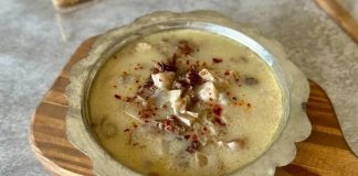 Kelle Paça Çorbası: Soğuk Günlerin Şifa Kaynağı ve Geleneksel Lezzeti Türk mutfağının en karakteristik ve besleyici çorbalarından biri olan kelle paça çorbası, özellikle kış aylarında sofraların vazgeçilmez lezzeti olarak ön plana çıkıyor. Hem doyurucu yapısı hem de sağlık açısından sunduğu faydalarla bilinen bu çorba, nesiller boyunca sofralarda yerini korumuş durumda. Kemik, kelle ve paça etinden elde edilen doğal suyu ile hazırlanan çorba, hem şifa verici özellikleri hem de yoğun aromasıyla dikkat çekiyor. Uzmanlar, özellikle bağışıklık sistemini güçlendirmek isteyenlerin ve soğuk algınlığıyla mücadele edenlerin kelle paça çorbasını tüketmesini öneriyor. Konulu bir haber görseli.