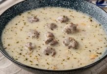 Şanlıurfa denildiğinde akla sadece kebaplar, isot ya da sıra geceleri gelmiyor. Şehrin köklü mutfak kültürünün en özel parçalarından biri olan leben çorbası, son dönemde yeniden gündeme geliyor. Bölgenin tarih boyunca ev sahipliği yaptığı medeniyetler sayesinde şekillenen bu çorba, özellikle yaz aylarında serinletici etkisi ve hafif yapısıyla öne çıkıyor. Halk arasında hem bir gelenek hem de bir şifa kaynağı olarak görülen leben çorbası, Urfa sofralarında yüzyıllardır varlığını sürdürüyor. Konulu bir haber görseli.