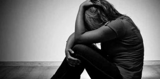 Depresyon Diyeti Ruhsal Dengeyi Destekleyen Beslenme Yaklaşımı Depresyon, günümüzde birçok insanın yaşam kalitesini etkileyen önemli bir ruhsal durum olarak öne çıkıyor. Günlük hayatta yaşanan stres, sosyal baskılar ve düzensiz yaşam alışkanlıkları, ruhsal dengeyi olumsuz yönde etkileyebiliyor. Bu noktada beslenme düzeni, yalnızca fiziksel sağlığı değil, zihinsel ve duygusal durumu da yakından ilgilendiriyor. depresyon diyeti, ruh sağlığını desteklemeyi amaçlayan, dengeli ve sürdürülebilir bir beslenme anlayışı olarak dikkat çekiyor. Konulu bir haber görseli.