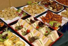 Toplumların evlilik anlayışı, yalnızca iki insanın birlikteliğini değil, ailelerin ve çevrenin bu birlikteliği kabul ediş biçimini de kapsar. Bu kabulün en somut göstergelerinden biri olan Nişan Sofrası, evlilik yolunda atılan önemli bir adımı temsil eder. Nişan, sözlü bir vaat olmanın ötesine geçerek toplumsal bir duyuru niteliği kazanırken, kurulan sofra bu duyurunun en zarif ifadesi olur. Konulu bir haber görseli.