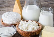 Histamin, vücutta bağışıklık ve sindirim sistemi üzerinde önemli rol oynayan doğal bir bileşiktir. Ancak bazı bireylerde histamin intoleransı veya fazla histamin alımı, baş ağrısı, sindirim sorunları, kaşıntı ve kızarıklık gibi belirtilere yol açabilir. Histamin düşük diyet, bu tür reaksiyonları önlemeye ve yaşam kalitesini artırmaya yönelik etkili bir beslenme yaklaşımıdır. Bu diyet, histamin içeriği yüksek gıdaların sınırlandırılmasını ve güvenli alternatiflerin önceliklendirilmesini hedefler. Konulu bir haber görseli.