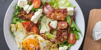 Ketojenik beslenme son yıllarda yalnızca kilo vermeye odaklanan geçici diyetlerden biri olarak değil, bütüncül bir yaşam tarzı olarak öne çıkıyor. Özellikle ketojenik yemek kavramı, karbonhidrat merkezli klasik beslenme alışkanlıklarını sorgulayan bireyler için güçlü bir alternatif oluşturuyor. Yağ oranı yüksek, karbonhidrat oranı oldukça düşük olan bu beslenme düzeni; metabolizmanın çalışma biçimini değiştirmesiyle dikkat çekiyor. Bu yönüyle ketojenik mutfak, hem fiziksel hem de zihinsel performansla ilişkilendirilen bir beslenme anlayışına dönüşmüş durumda. Konulu bir haber görseli.