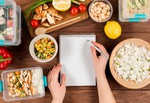 OMAD diyeti, son yıllarda aralıklı oruç ve sade beslenme yaklaşımlarına ilgi duyan bireyler arasında giderek daha fazla konuşulan bir beslenme modeli olarak öne çıkmaktadır. Açılımı “One Meal A Day” olan OMAD, gün içerisinde yalnızca tek bir öğün tüketilmesine dayanan bir sistemi ifade eder. Bu yaklaşım, modern yaşamın karmaşık beslenme alışkanlıklarına karşı daha sade ve kontrollü bir alternatif sunmayı amaçlamaktadır. Konulu bir haber görseli.